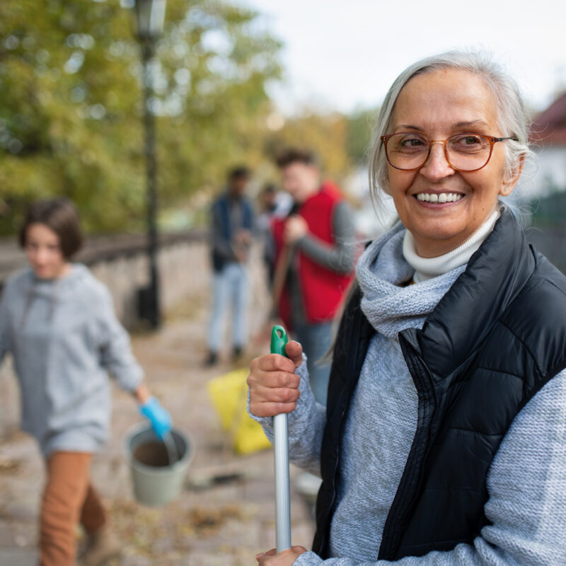 Volontariato e solidarietà: come gli anziani possono contribuire alla comunità